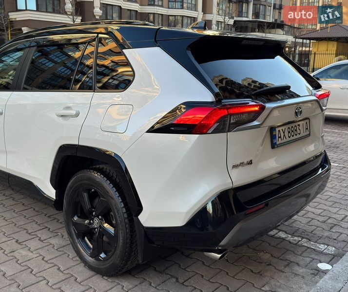 Внедорожник / Кроссовер Toyota RAV4 2020 в Киеве