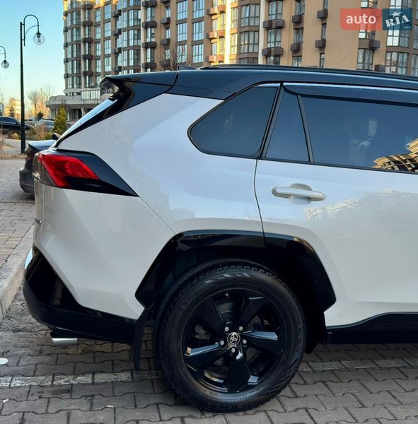 Внедорожник / Кроссовер Toyota RAV4 2020 в Киеве