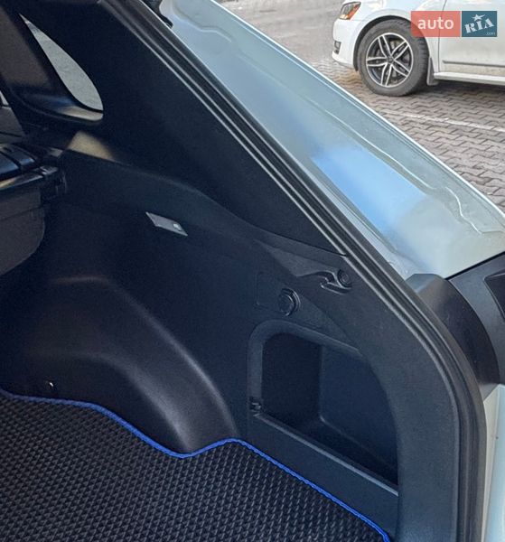 Внедорожник / Кроссовер Toyota RAV4 2020 в Киеве