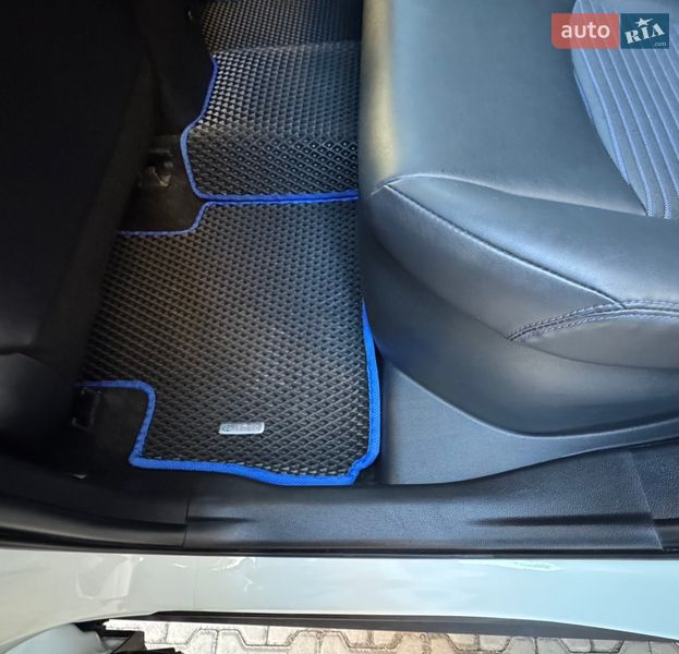 Внедорожник / Кроссовер Toyota RAV4 2020 в Киеве