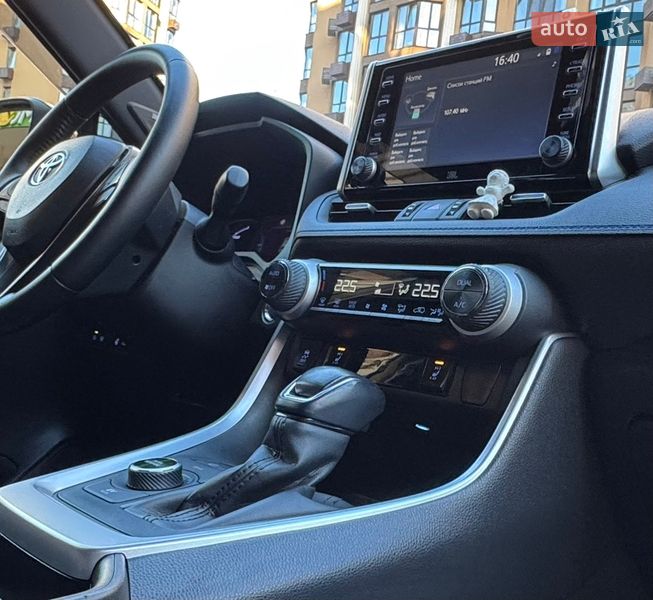 Внедорожник / Кроссовер Toyota RAV4 2020 в Киеве