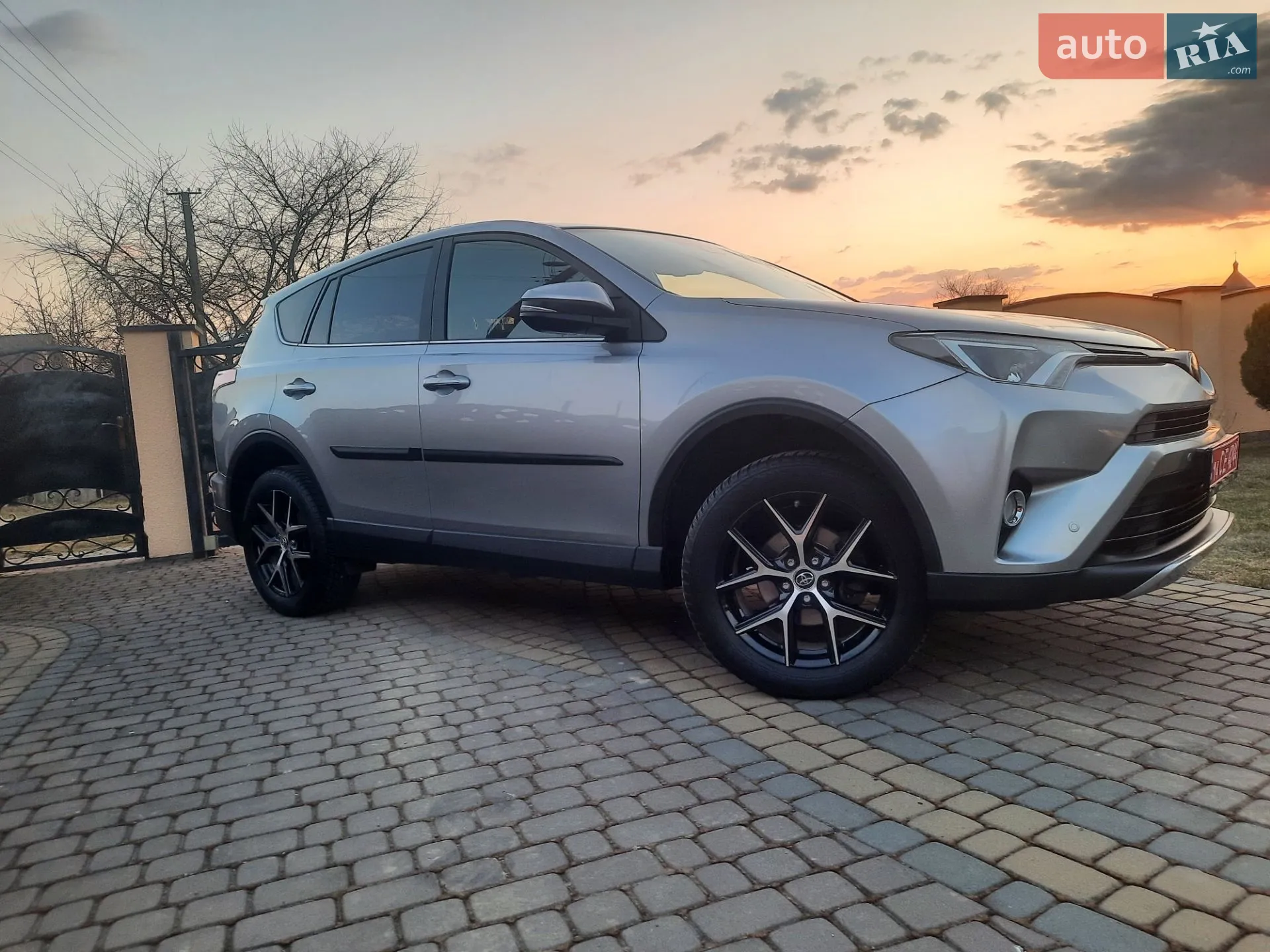 2017 Toyota RAV 4 - мініатюра 2