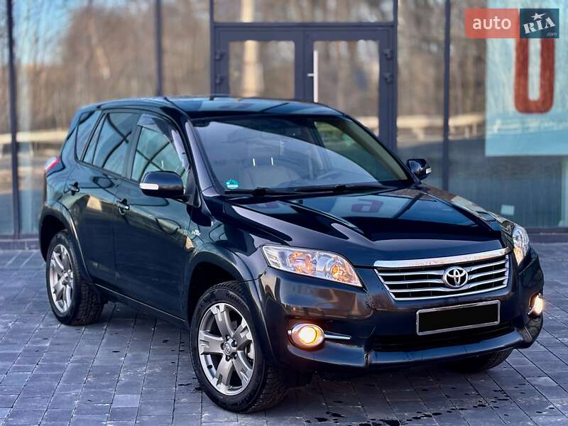 Внедорожник / Кроссовер Toyota RAV4 2011 в Тернополе