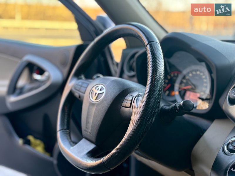 Внедорожник / Кроссовер Toyota RAV4 2011 в Тернополе