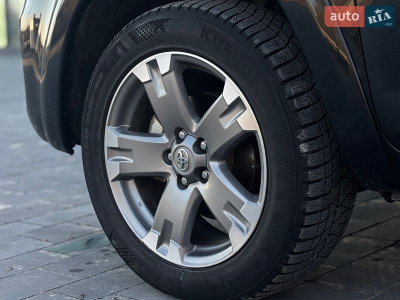 Внедорожник / Кроссовер Toyota RAV4 2011 в Тернополе