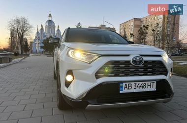 Внедорожник / Кроссовер Toyota RAV4 2020 в Киеве