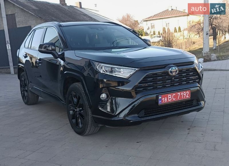 Позашляховик / Кросовер Toyota RAV4 2020 в Рівному