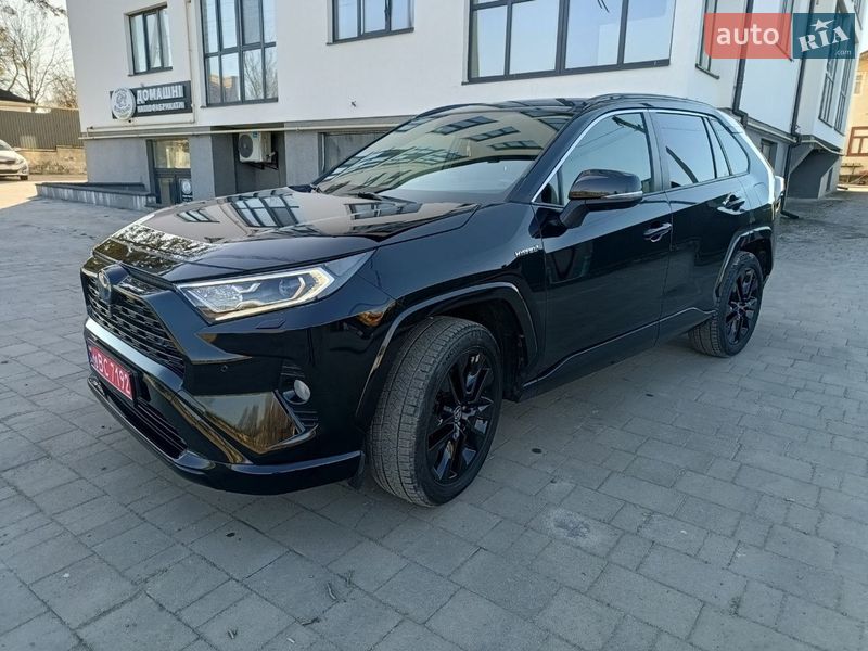 Позашляховик / Кросовер Toyota RAV4 2020 в Рівному