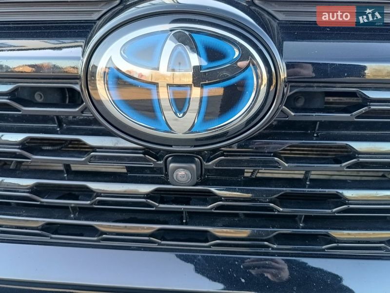 Позашляховик / Кросовер Toyota RAV4 2020 в Рівному