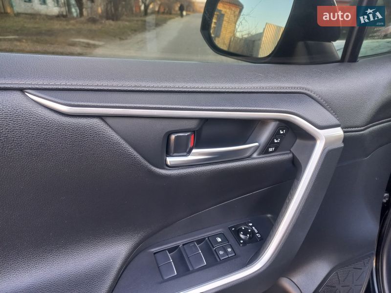 Внедорожник / Кроссовер Toyota RAV4 2019 в Полтаве