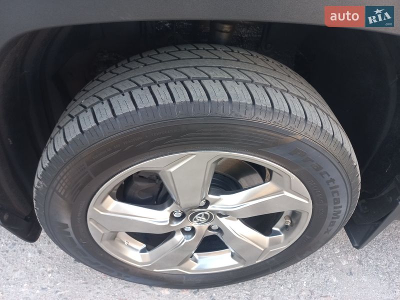 Внедорожник / Кроссовер Toyota RAV4 2019 в Полтаве