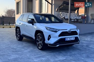 Внедорожник / Кроссовер Toyota RAV4 2023 в Ровно