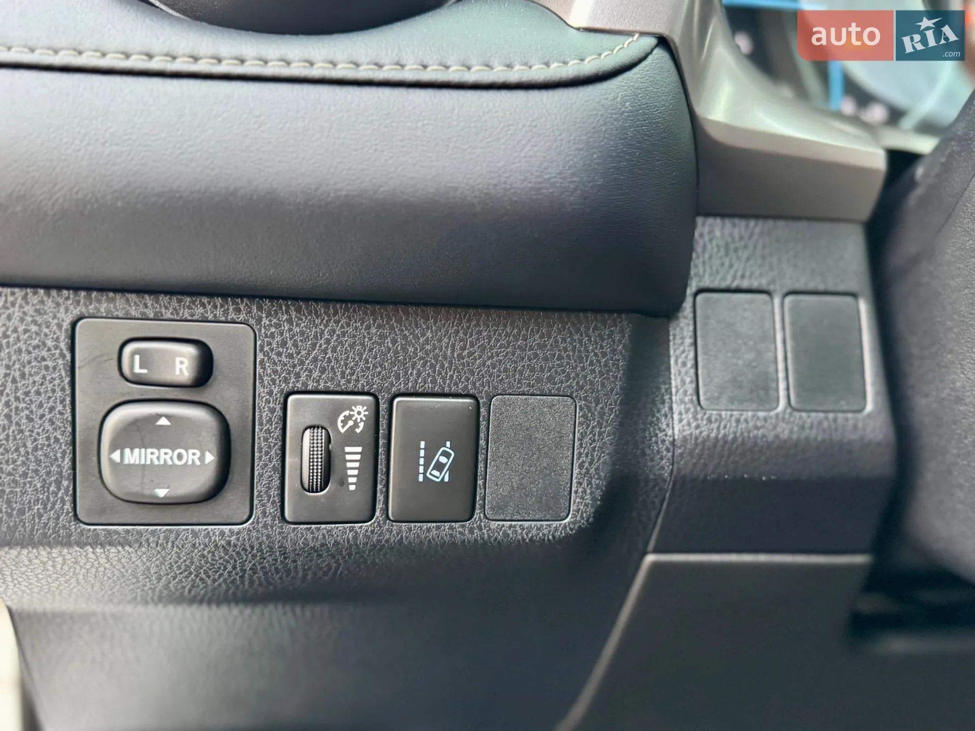 2018 Toyota RAV 4 - мініатюра 39