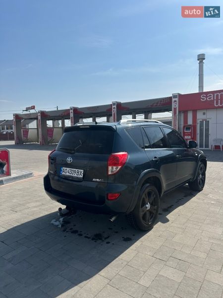 Внедорожник / Кроссовер Toyota RAV4 2006 в Хусте