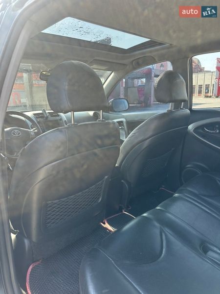 Внедорожник / Кроссовер Toyota RAV4 2006 в Хусте