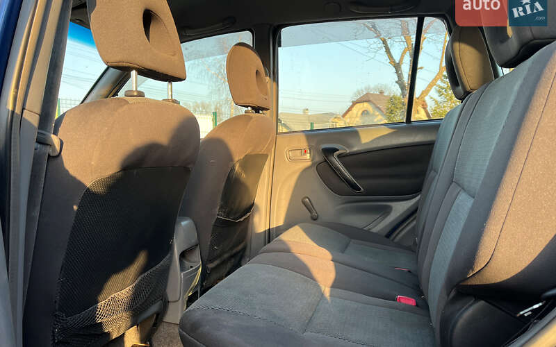 Внедорожник / Кроссовер Toyota RAV4 2002 в Коломые