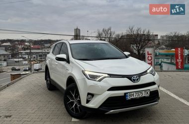 Позашляховик / Кросовер Toyota RAV4 2017 в Чернівцях