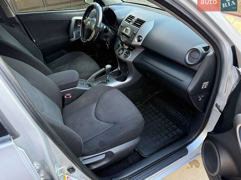 Позашляховик / Кросовер Toyota RAV4 2007 в Харкові