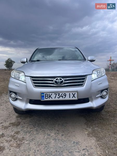Внедорожник / Кроссовер Toyota RAV4 2012 в Сарнах