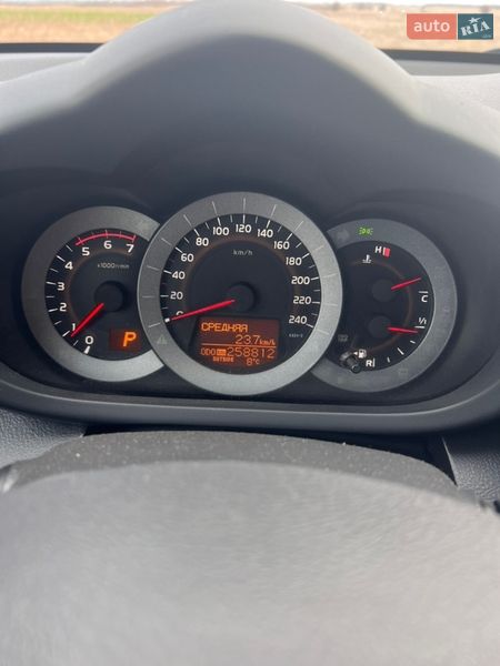 Внедорожник / Кроссовер Toyota RAV4 2012 в Сарнах