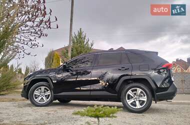 Позашляховик / Кросовер Toyota RAV4 2021 в Рівному