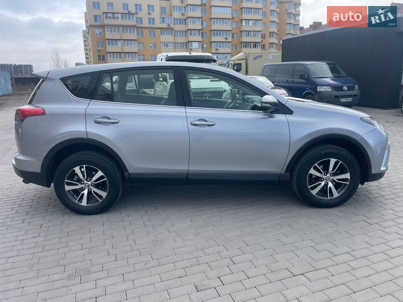 Внедорожник / Кроссовер Toyota RAV4 2017 в Киеве