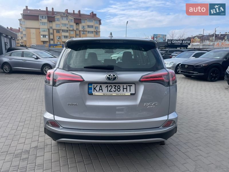 Внедорожник / Кроссовер Toyota RAV4 2017 в Киеве