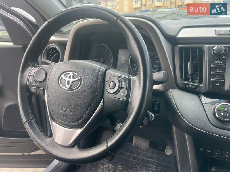 Внедорожник / Кроссовер Toyota RAV4 2017 в Киеве