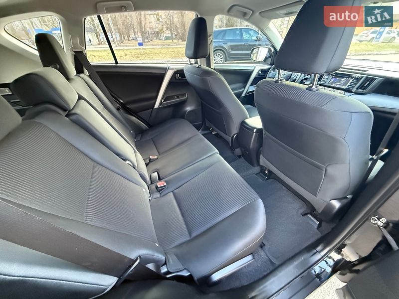 Внедорожник / Кроссовер Toyota RAV4 2016 в Черкассах