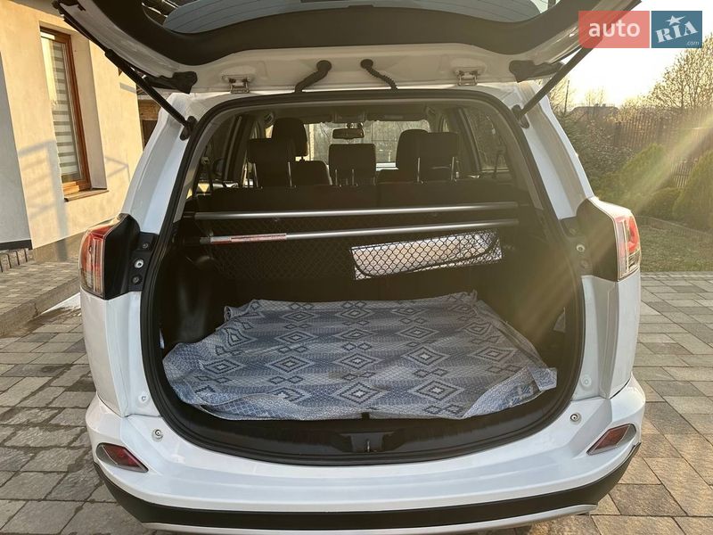 Позашляховик / Кросовер Toyota RAV4 2017 в Дрогобичі