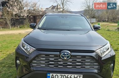 Позашляховик / Кросовер Toyota RAV4 2020 в Ужгороді