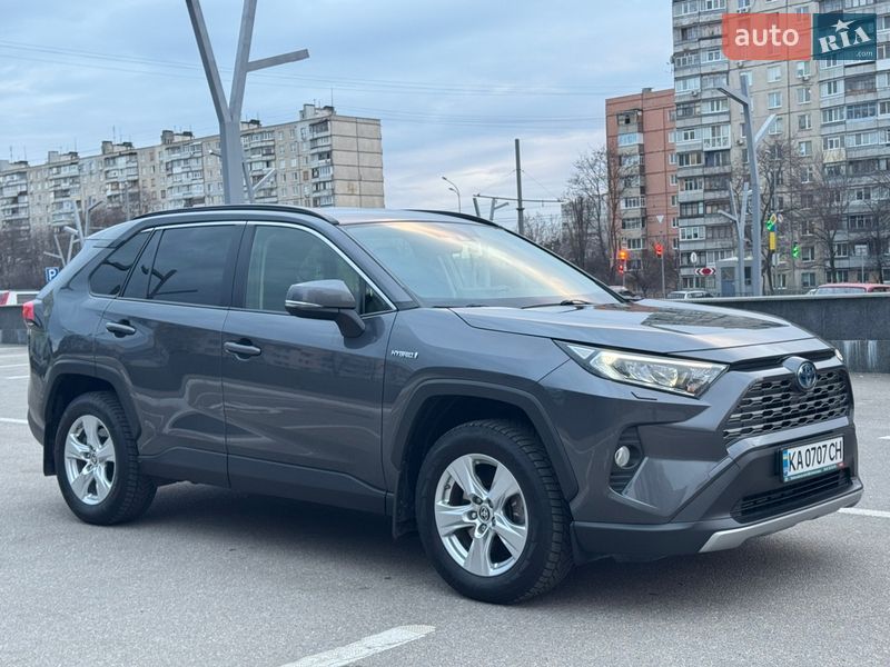 Позашляховик / Кросовер Toyota RAV4 2020 в Харкові