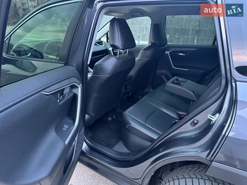 Позашляховик / Кросовер Toyota RAV4 2020 в Харкові