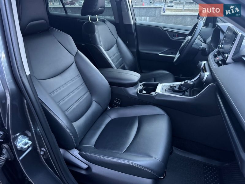 Позашляховик / Кросовер Toyota RAV4 2020 в Харкові