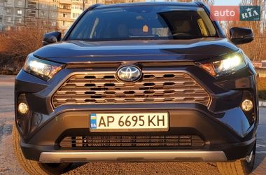 Внедорожник / Кроссовер Toyota RAV4 2021 в Запорожье
