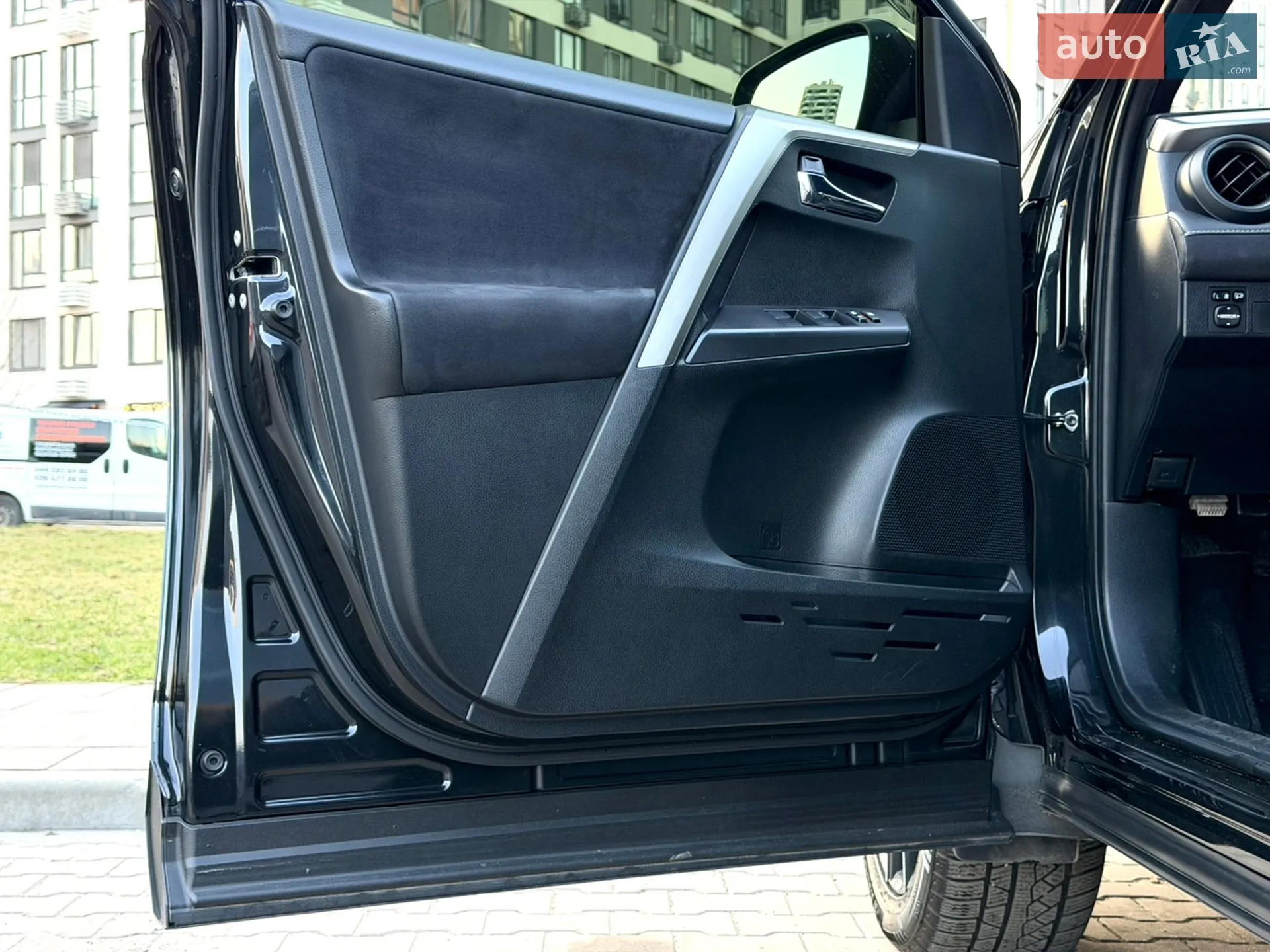 2017 Toyota RAV 4 - мініатюра 25