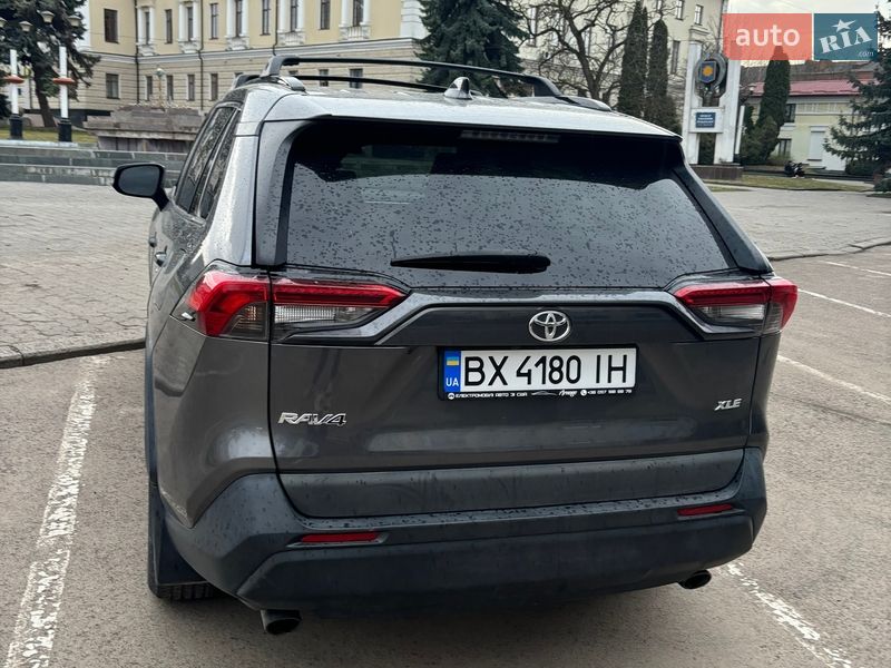 Внедорожник / Кроссовер Toyota RAV4 2021 в Хмельницком
