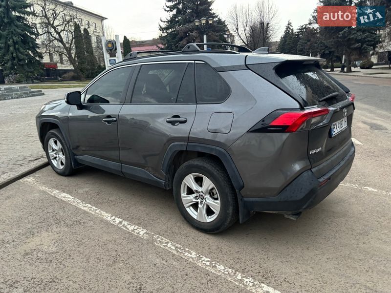 Внедорожник / Кроссовер Toyota RAV4 2021 в Хмельницком