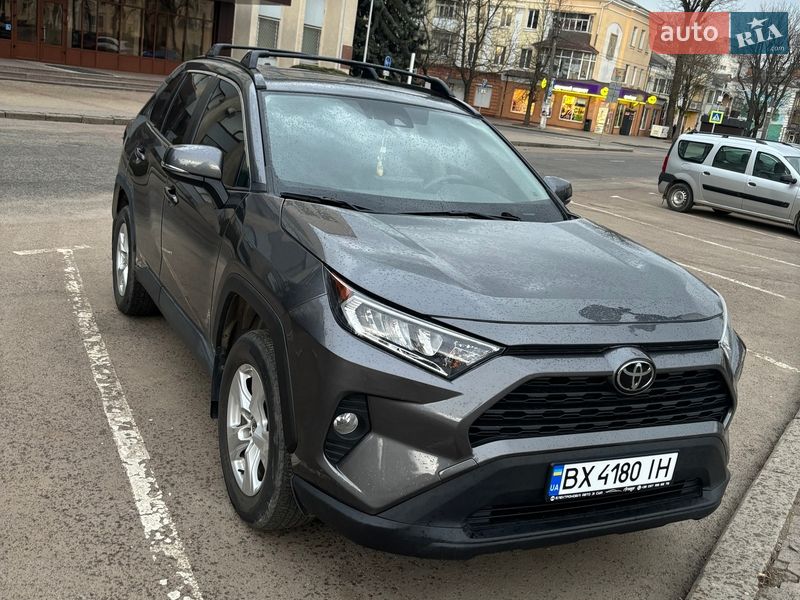 Внедорожник / Кроссовер Toyota RAV4 2021 в Хмельницком