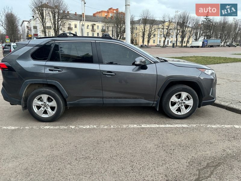 Внедорожник / Кроссовер Toyota RAV4 2021 в Хмельницком