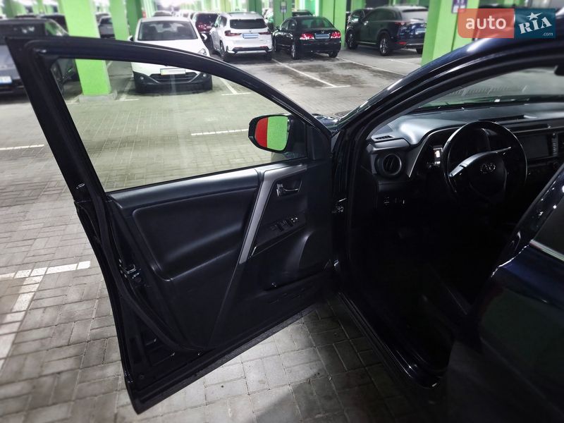 Внедорожник / Кроссовер Toyota RAV4 2017 в Киеве фото 3 Внедорожник / Кроссовер Toyota RAV4 2017 в Киеве