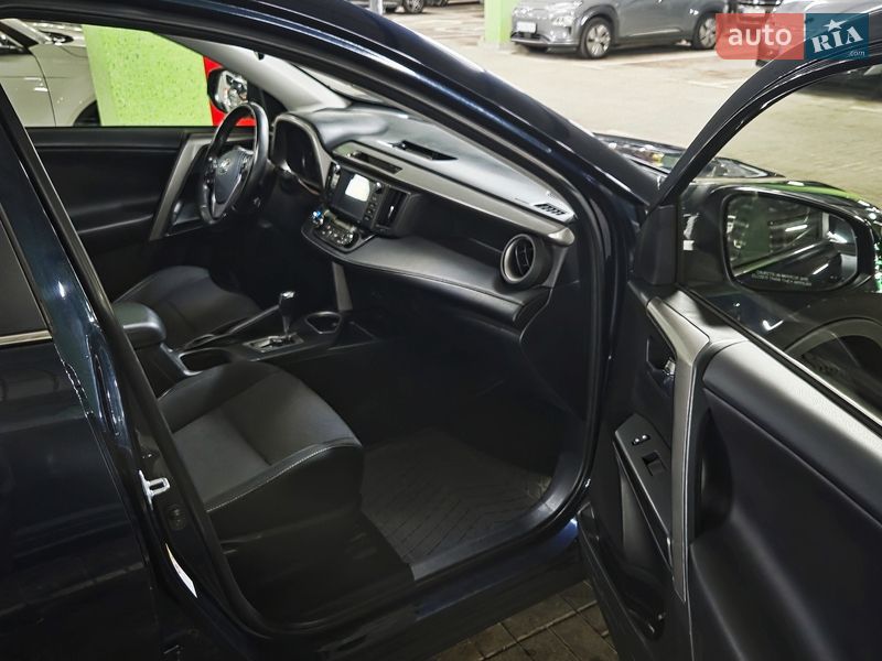 Внедорожник / Кроссовер Toyota RAV4 2017 в Киеве фото 5 Внедорожник / Кроссовер Toyota RAV4 2017 в Киеве