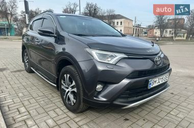Внедорожник / Кроссовер Toyota RAV4 2016 в Ромнах