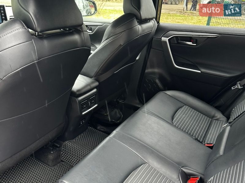 Позашляховик / Кросовер Toyota RAV4 2020 в Києві