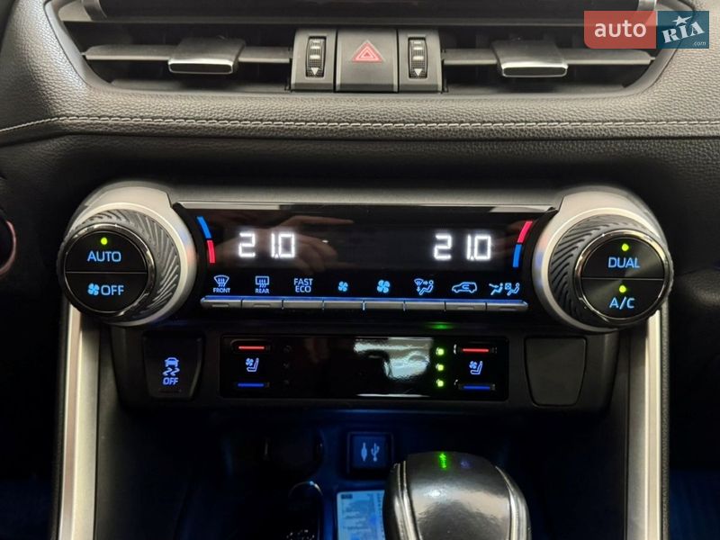 Внедорожник / Кроссовер Toyota RAV4 2019 в Ужгороде