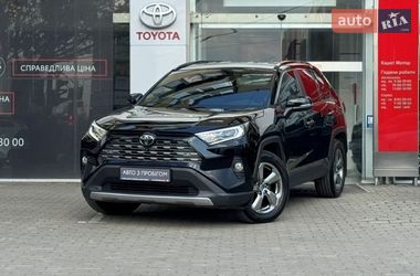 Позашляховик / Кросовер Toyota RAV4 2019 в Ужгороді
