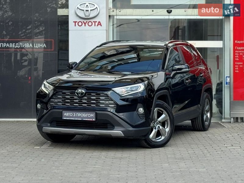 Внедорожник / Кроссовер Toyota RAV4 2019 в Ужгороде