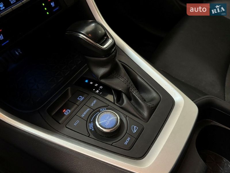 Внедорожник / Кроссовер Toyota RAV4 2019 в Ужгороде