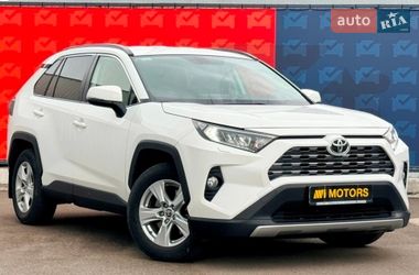 Внедорожник / Кроссовер Toyota RAV4 2019 в Киеве