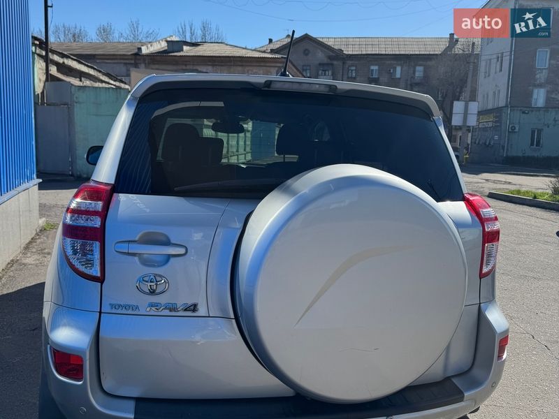 Позашляховик / Кросовер Toyota RAV4 2010 в Дніпрі